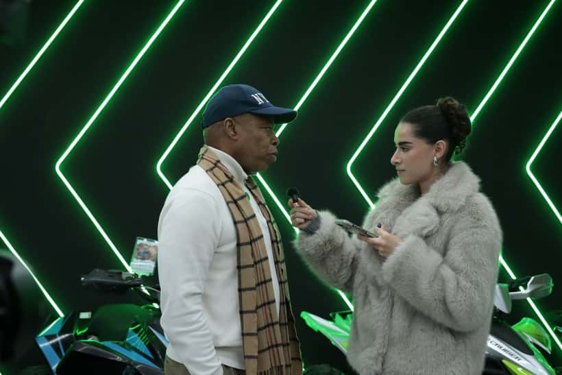 Eric Adams en la inauguración del showroom de Sharmax en Santa Fe