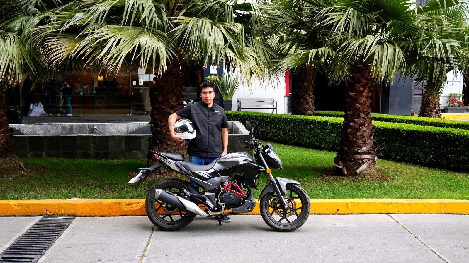 Moto 250cc económica para estudiantes que necesitan moverse diario