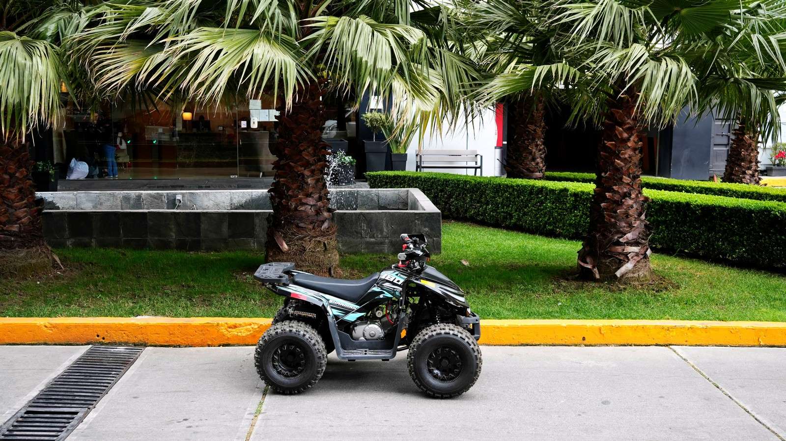 Cuatrimoto juvenil recreativa para jóvenes que quieren aprender con seguridad