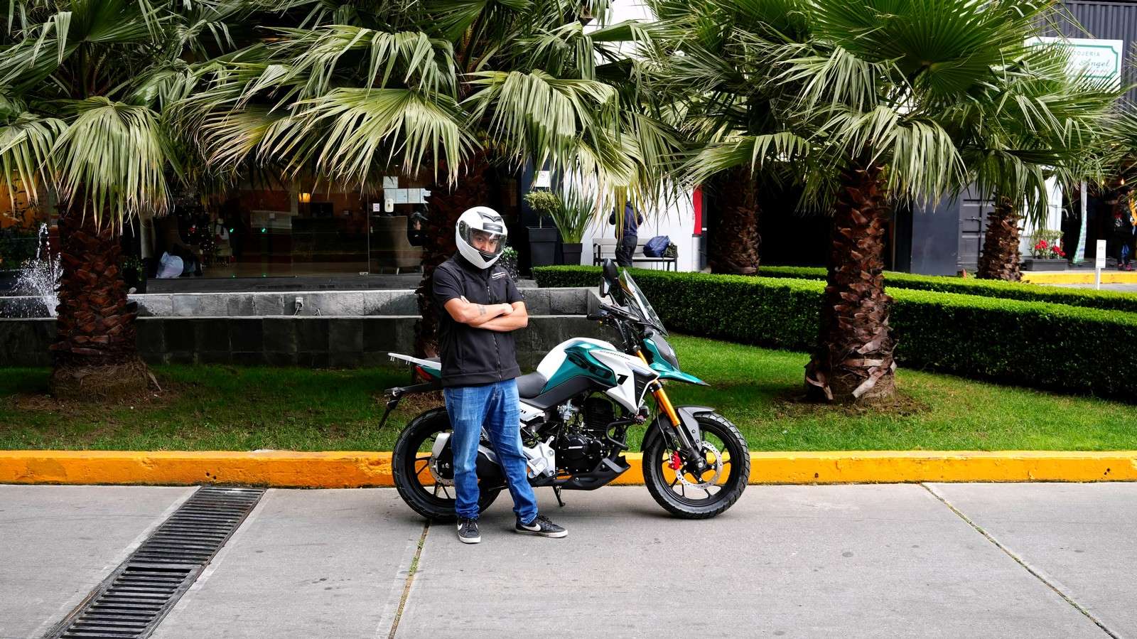 Enduro 250cc para caminos rurales dañados: resistencia real donde las vialidades no existen