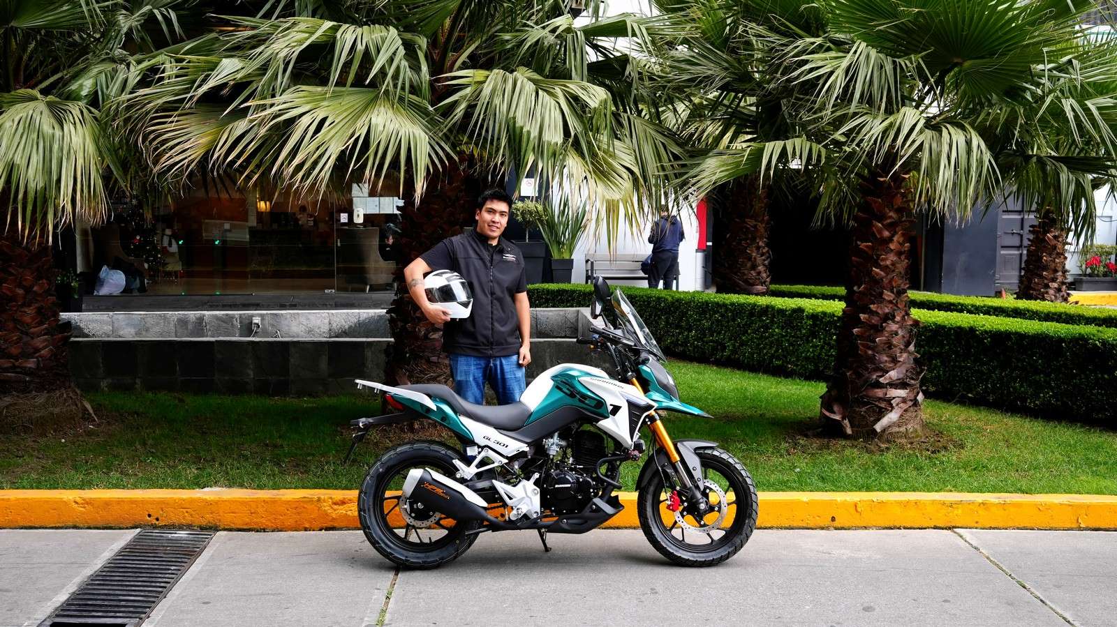 Moto 300cc para moverte en ciudad y salir a carretera sin cambiar de moto