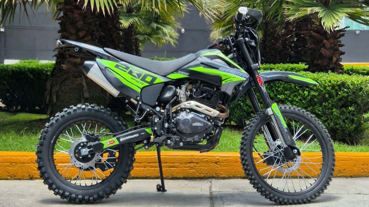 Enduro en lluvia: cómo elegir moto para lodo y barro