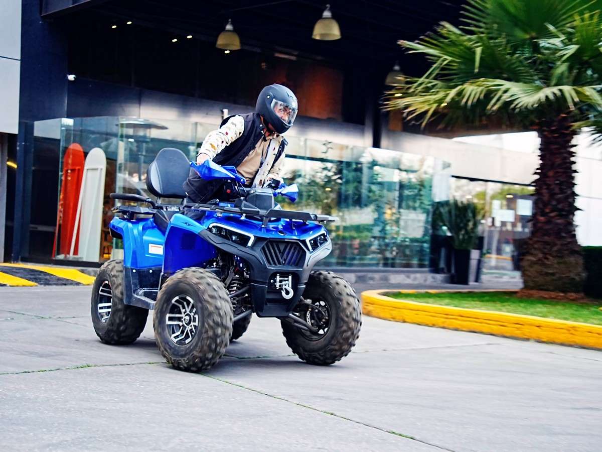 Cuatrimoto de vigilancia para ranchos: seguridad y control en campo