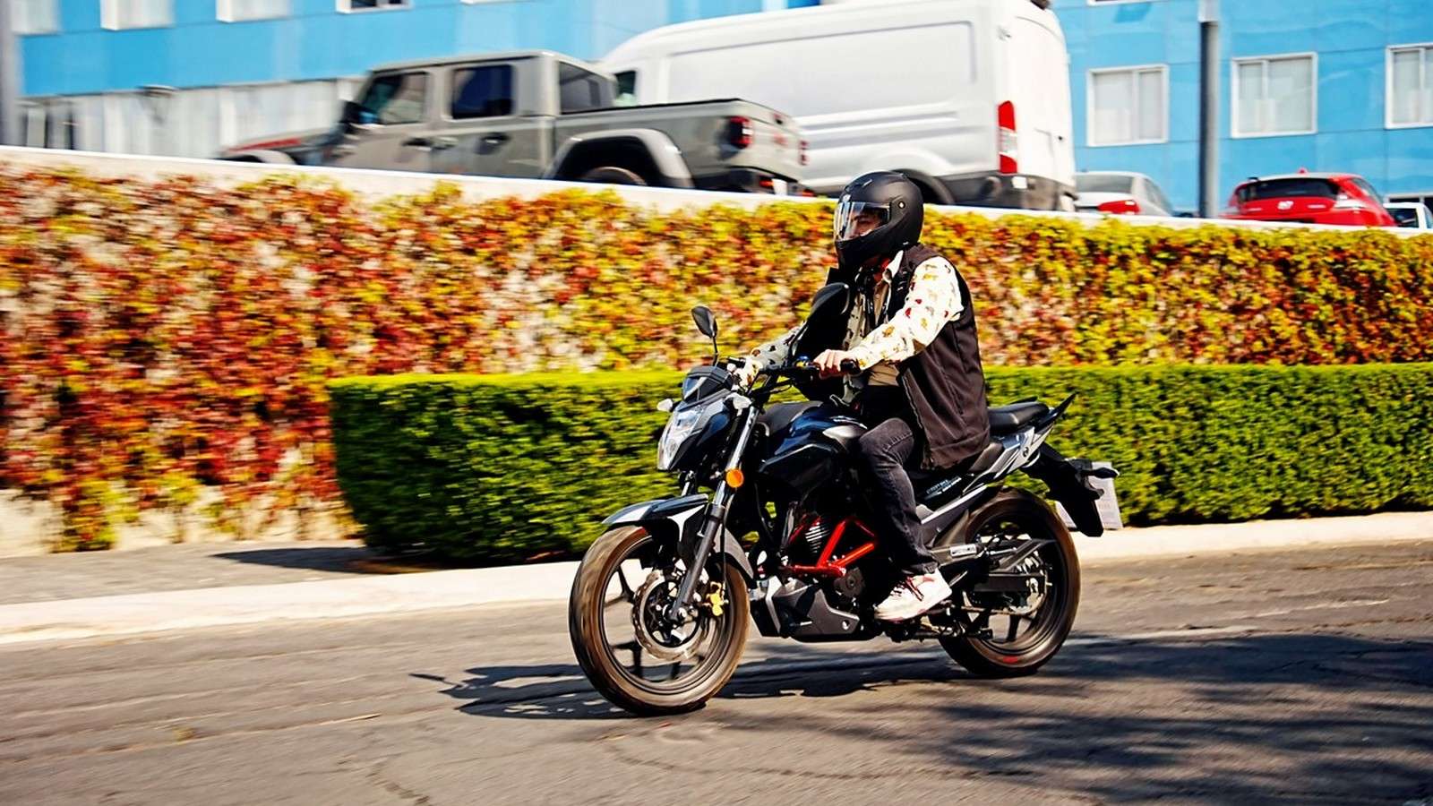 Guía para elegir moto para mujeres principiantes en México