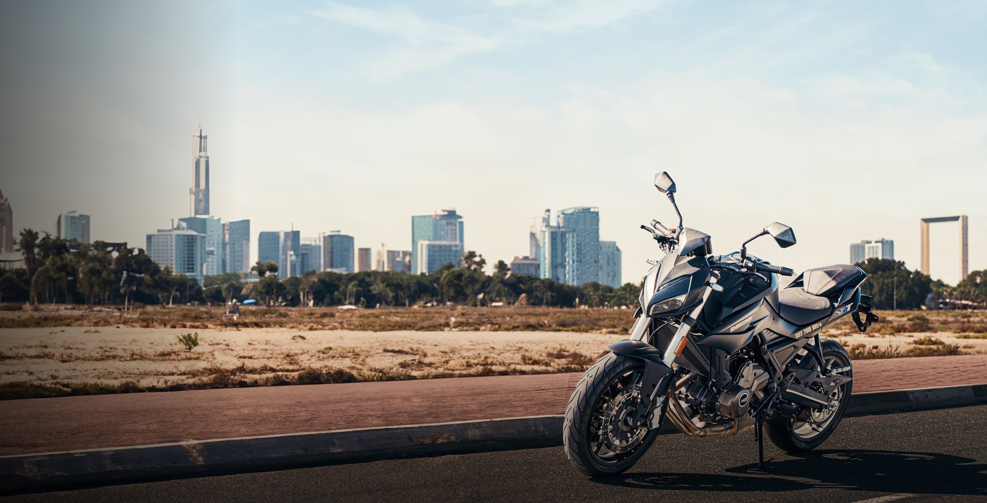 NAKED BIKE RST 750 ULTRA