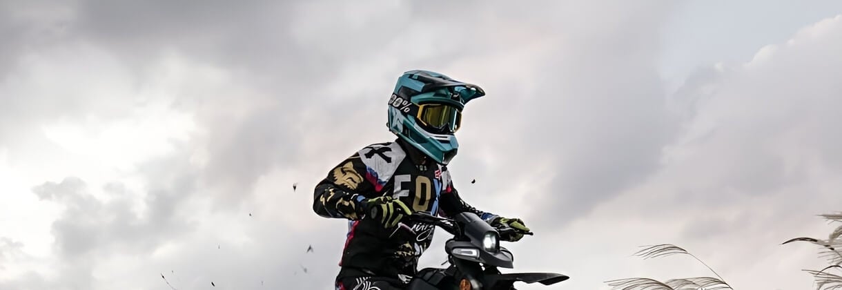 Charging time: 1.5h (Fast 10A Charger) Charging time: 1.5h (Fast 10A Charger)