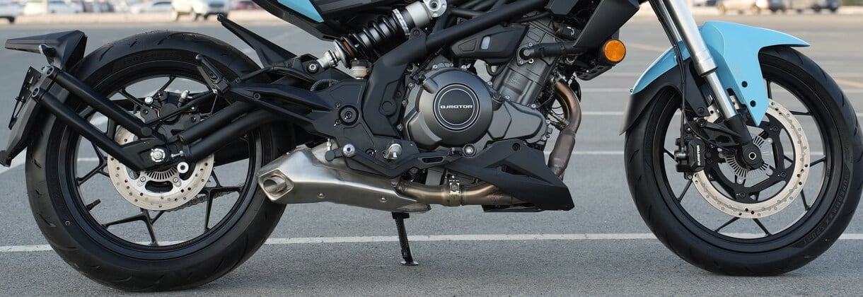 أداء بمحرك ذو أسطوانتين