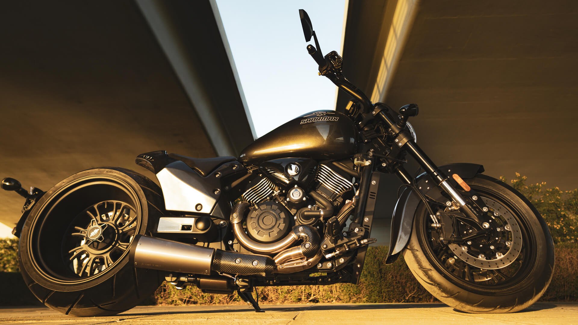 صورة CUSTOM 1000 RST ROADSTER 03 صورة CUSTOM 1000 RST ROADSTER 03