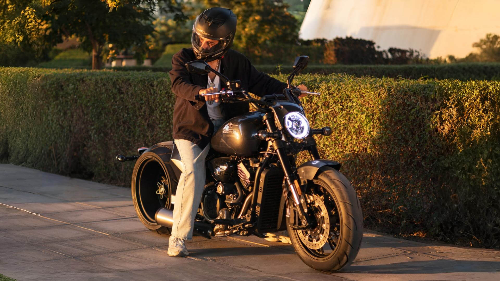 صورة CUSTOM 1000 RST ROADSTER 04 صورة CUSTOM 1000 RST ROADSTER 04