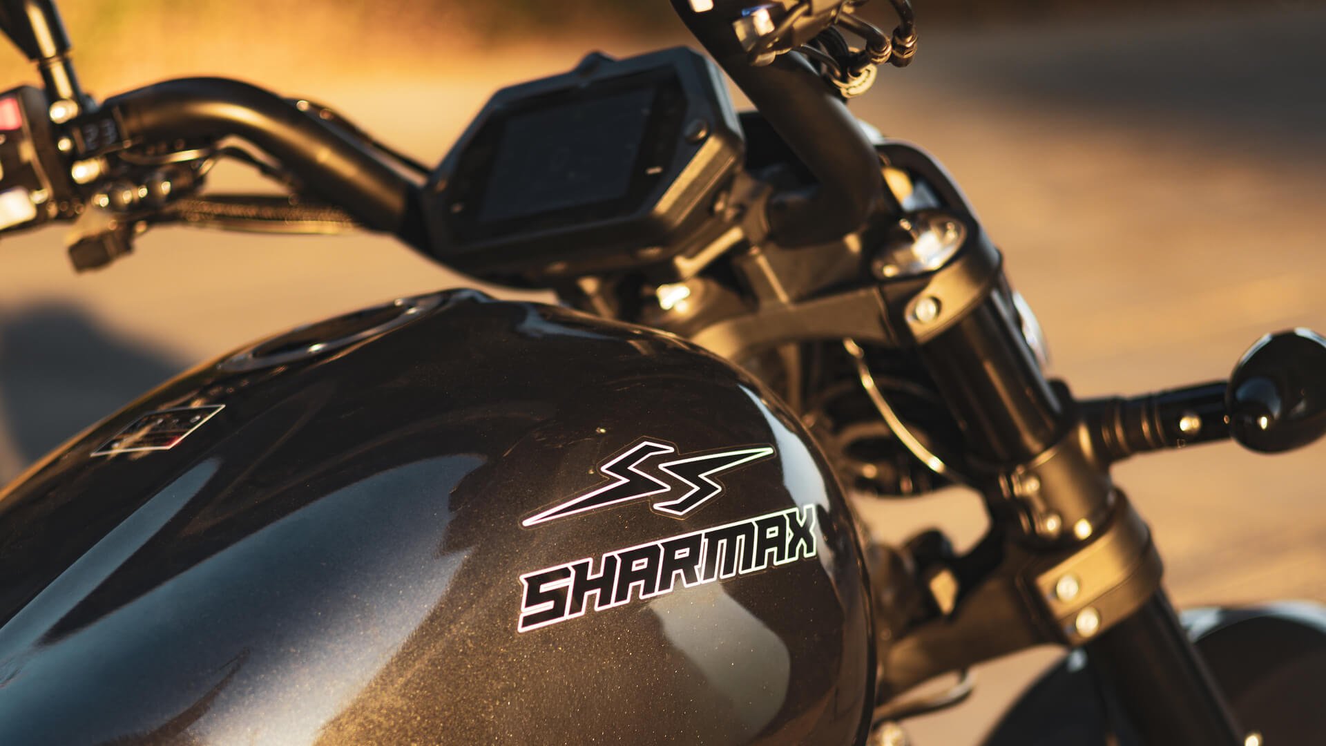 صورة CUSTOM 1000 RST ROADSTER 06 صورة CUSTOM 1000 RST ROADSTER 06