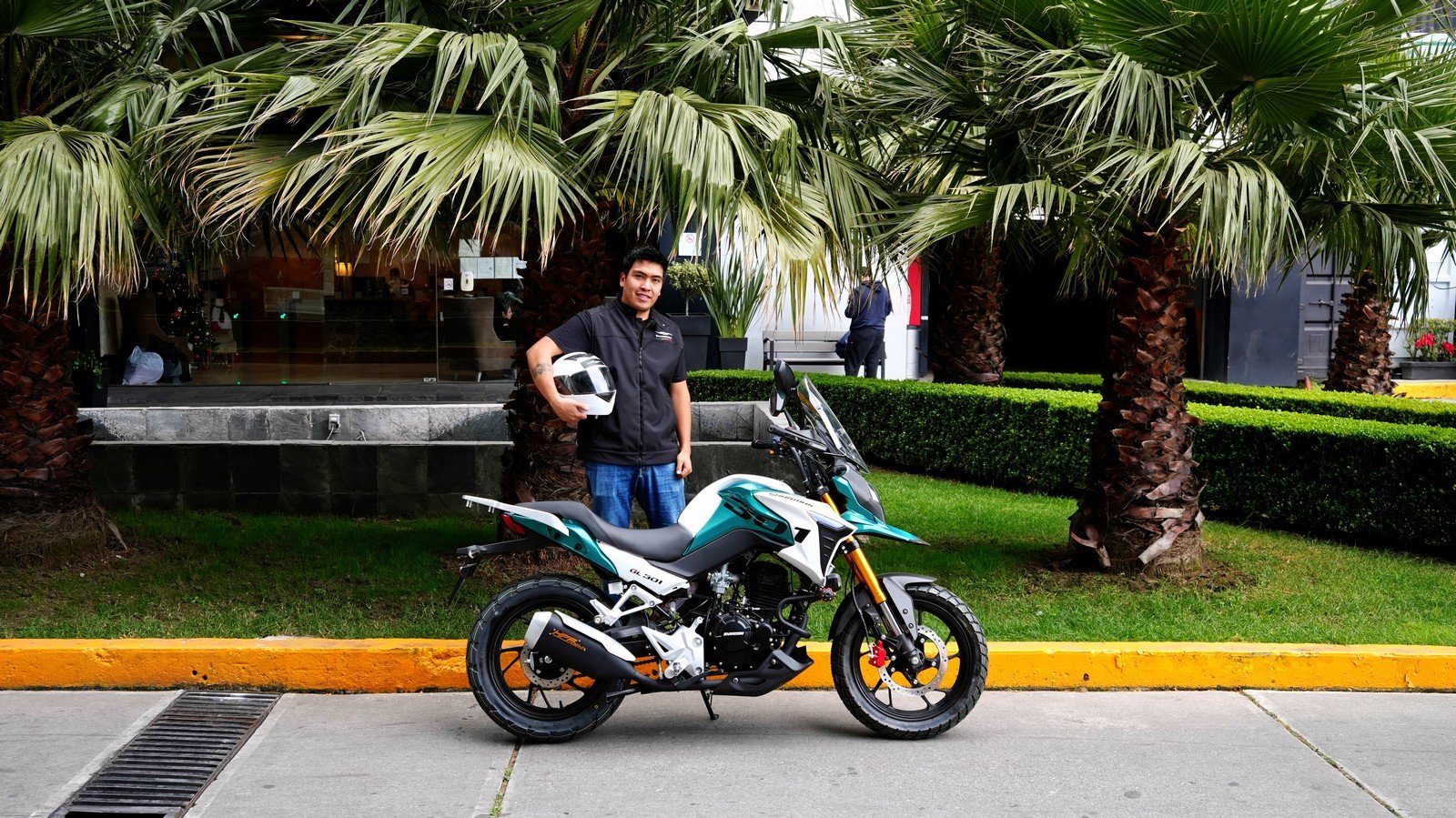 Moto 300cc para moverte en ciudad y salir a carretera sin cambiar de moto