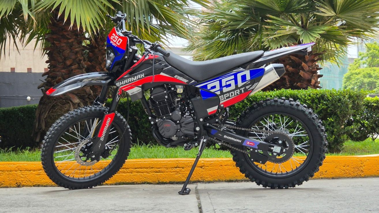 Moto 250cc económica en México para ciudad y paseos