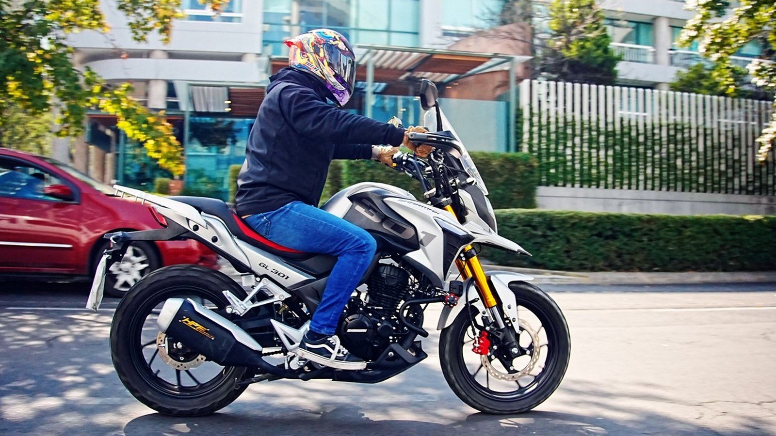 ¿Cómo elegir y montar una cámara 360 en moto sin arruinar el video?