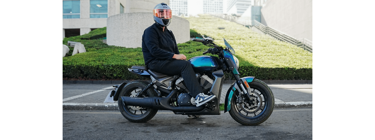 Accesorios para motos que necesitas primero según tu recorrido