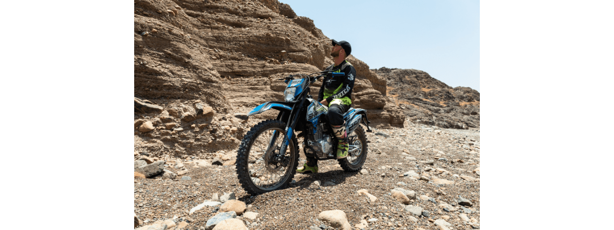 Pit bike vs. enduro: lo que necesitas saber antes de elegir tu moto off-road