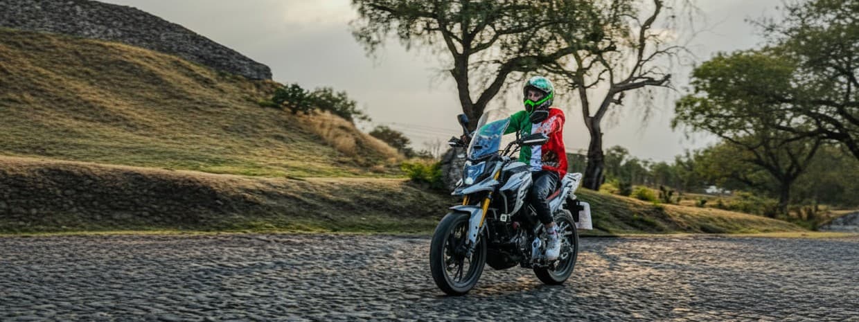 Moto vs. automóvil: ¿cuál te conviene más para ir al trabajo en México?