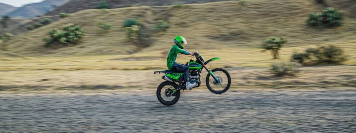 Cómo ajustar la suspensión de una moto de enduro en México Cómo ajustar la suspensión de una moto de enduro en México