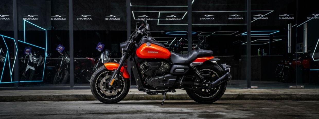 Motocicleta Sharmax RR 661 naranja, ideal para quienes buscan evitar el consumo alto de combustible en motocicletas"