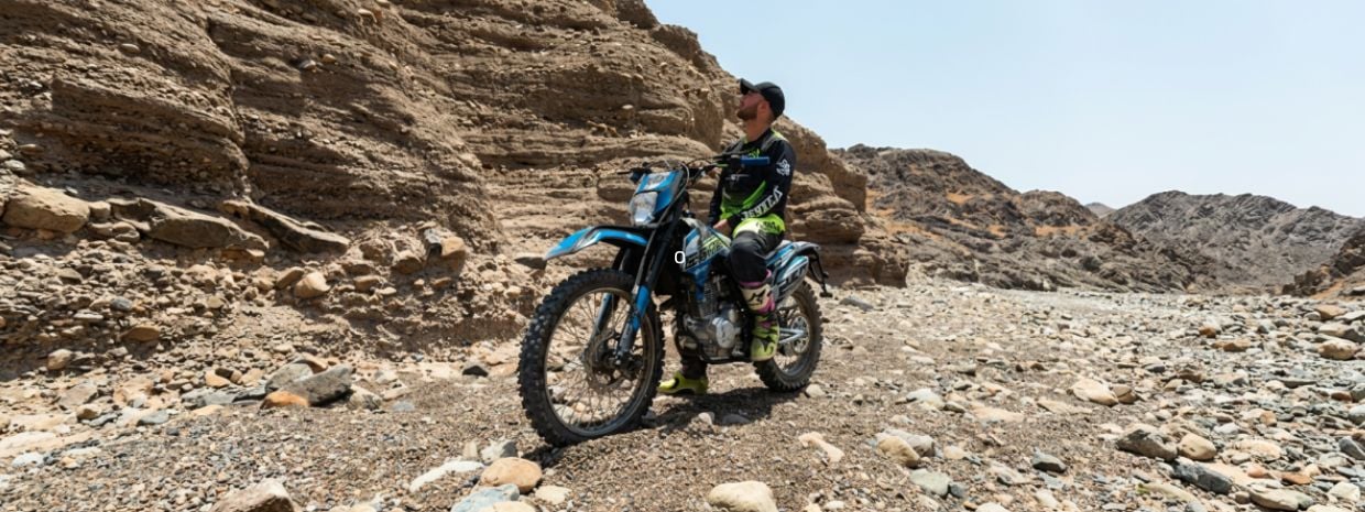 Power Max 250  Enduro en terreno de piedras y con montañas