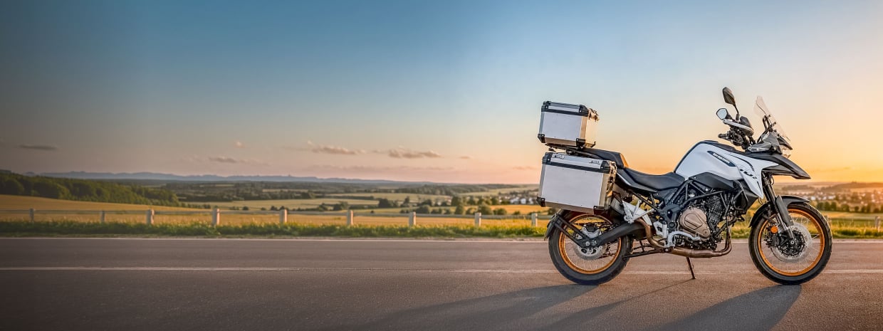 Sharmax GL 801 X Ultra — дальняя поездка за городом Sharmax GL 801 X Ultra на загородной дороге